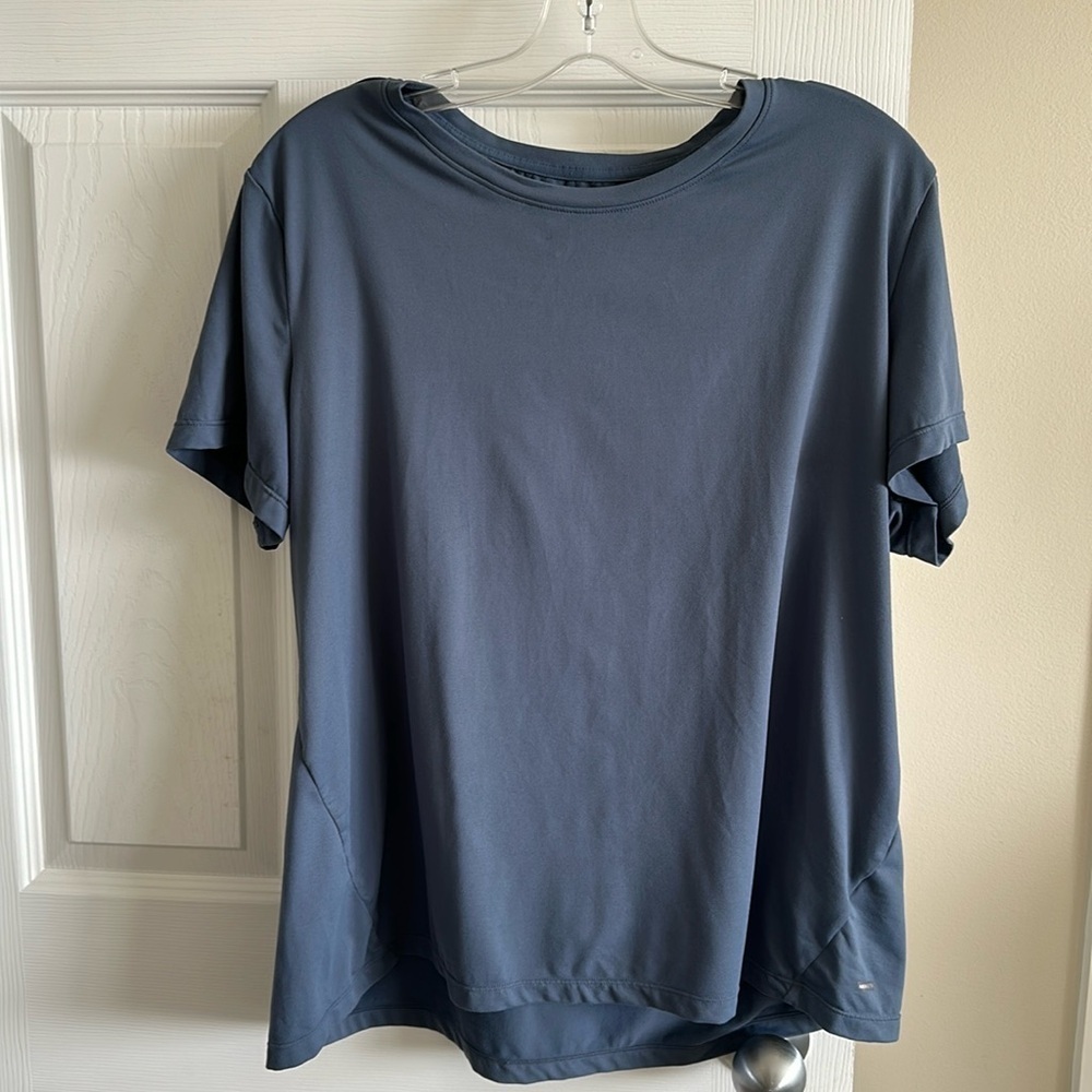 ⭐️HOST PICKED!!!⭐️Mondetta performance luxury XXL sleeve T-shirt